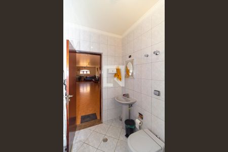 Casa à venda com 264m², 3 quartos e 6 vagasBanheiro de serviço