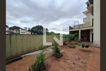Casa à venda com 370m², 3 quartos e 6 vagasQuintal