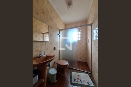 Casa à venda com 370m², 3 quartos e 6 vagasBanheiro de serviço