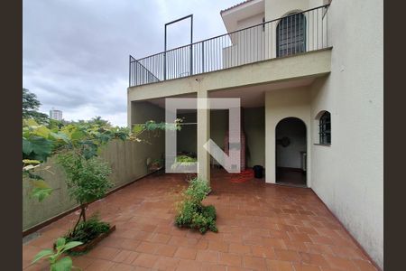 Casa à venda com 370m², 3 quartos e 6 vagasQuintal