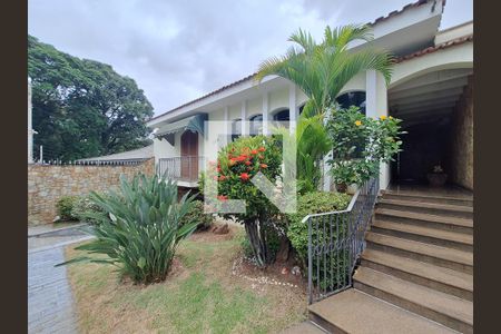 Casa à venda com 370m², 3 quartos e 6 vagasFachada