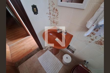 Casa à venda com 370m², 3 quartos e 6 vagasBanheiro Quarto 1