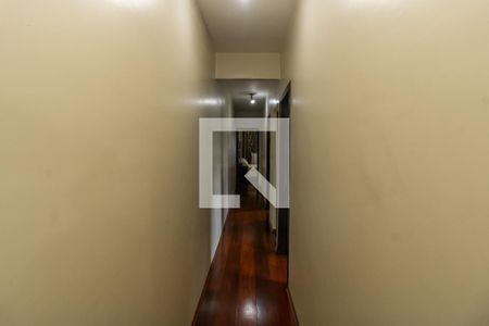 Casa à venda com 230m², 4 quartos e 2 vagasCorredor