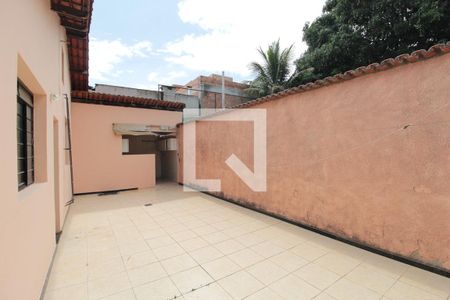Casa à venda com 130m², 3 quartos e 6 vagasÁrea Externa