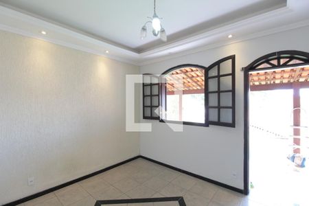 Casa à venda com 130m², 3 quartos e 6 vagasSala