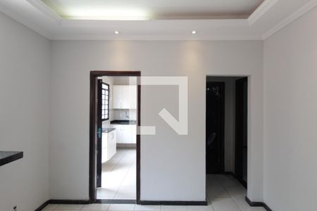 Casa à venda com 130m², 3 quartos e 6 vagasCopa