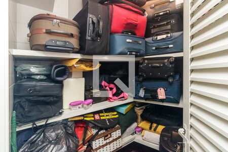 Apartamento à venda com 214m², 3 quartos e 3 vagas Apartamento à venda com 214m², 3 quartos e 3 vagasDepósito na Garagem