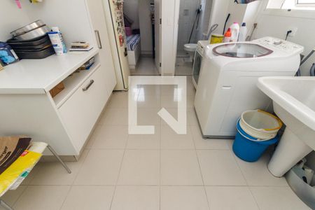 Apartamento à venda com 214m², 3 quartos e 3 vagas Apartamento à venda com 214m², 3 quartos e 3 vagasÁrea de Serviço