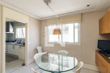 Apartamento à venda com 214m², 3 quartos e 3 vagas Apartamento à venda com 214m², 3 quartos e 3 vagasCozinha