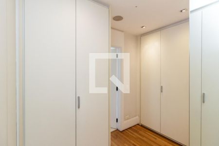 Apartamento à venda com 214m², 3 quartos e 3 vagas Apartamento à venda com 214m², 3 quartos e 3 vagasQuarto 1 - Suíte