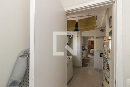 Apartamento à venda com 214m², 3 quartos e 3 vagas Apartamento à venda com 214m², 3 quartos e 3 vagasQuarto de Serviço