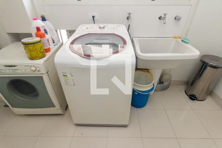 Apartamento à venda com 214m², 3 quartos e 3 vagas Apartamento à venda com 214m², 3 quartos e 3 vagasÁrea de Serviço