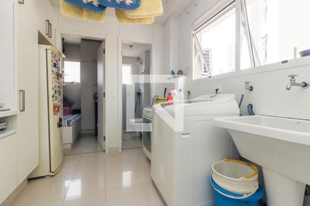 Apartamento à venda com 214m², 3 quartos e 3 vagas Apartamento à venda com 214m², 3 quartos e 3 vagasÁrea de Serviço