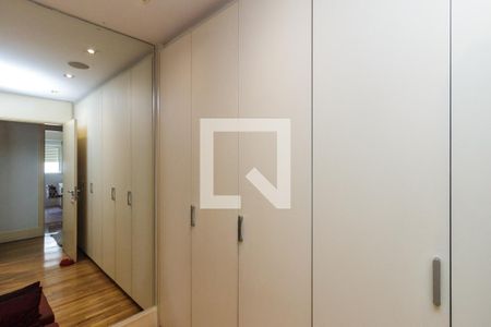 Apartamento à venda com 214m², 3 quartos e 3 vagas Apartamento à venda com 214m², 3 quartos e 3 vagasQuarto 1 - Suíte