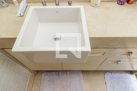 Apartamento à venda com 214m², 3 quartos e 3 vagas Apartamento à venda com 214m², 3 quartos e 3 vagasBanheiro 2 - Suíte