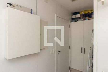 Apartamento à venda com 214m², 3 quartos e 3 vagas Apartamento à venda com 214m², 3 quartos e 3 vagasÁrea de Serviço