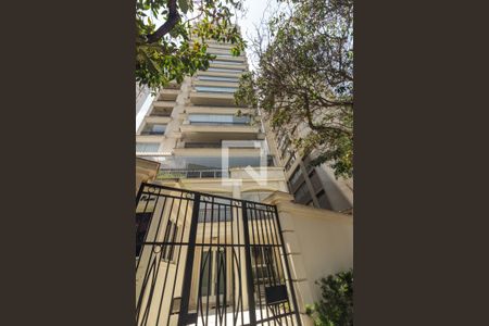 Apartamento à venda com 214m², 3 quartos e 3 vagas Apartamento à venda com 214m², 3 quartos e 3 vagasFachada