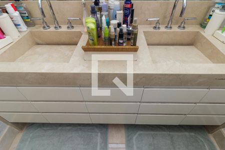 Apartamento à venda com 214m², 3 quartos e 3 vagas Apartamento à venda com 214m², 3 quartos e 3 vagasBanheiro 1 - Suíte