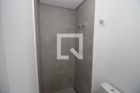 Banheiro de kitnet/studio para alugar com 0 quarto, 21m² em Vila Gomes Cardim, São Paulo
