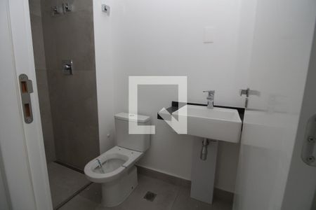 Banheiro de kitnet/studio para alugar com 0 quarto, 21m² em Vila Gomes Cardim, São Paulo