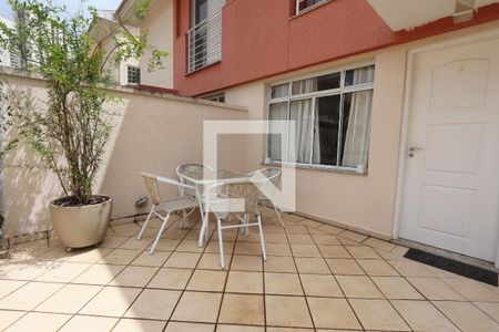 Casa de condomínio para alugar com 150m², 3 quartos e 2 vagasVaranda social