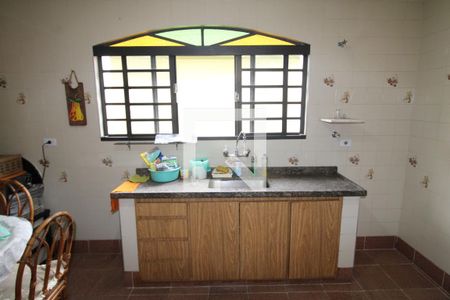 Casa para alugar com 180m², 3 quartos e 2 vagasCozinha