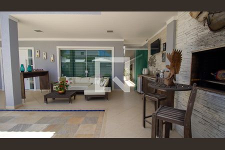 Casa de condomínio à venda com 289m², 5 quartos e 3 vagas Casa de condomínio à venda com 289m², 5 quartos e 3 vagasÁrea Gourmet