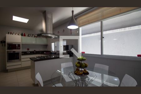 Casa de condomínio à venda com 289m², 5 quartos e 3 vagas Casa de condomínio à venda com 289m², 5 quartos e 3 vagasCozinha