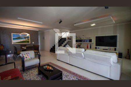 Casa de condomínio à venda com 289m², 5 quartos e 3 vagas Casa de condomínio à venda com 289m², 5 quartos e 3 vagasSala