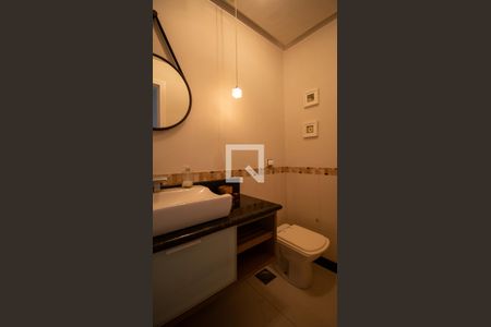 Casa de condomínio à venda com 289m², 5 quartos e 3 vagas Casa de condomínio à venda com 289m², 5 quartos e 3 vagasLavabo