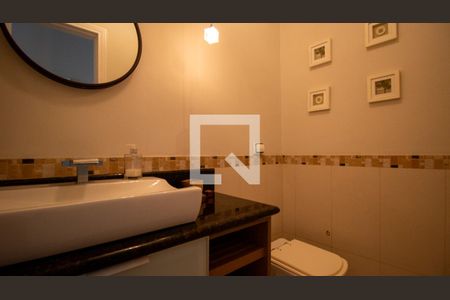 Casa de condomínio à venda com 289m², 5 quartos e 3 vagas Casa de condomínio à venda com 289m², 5 quartos e 3 vagasLavabo