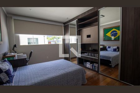 Casa de condomínio à venda com 289m², 5 quartos e 3 vagas Casa de condomínio à venda com 289m², 5 quartos e 3 vagasSuíte 1