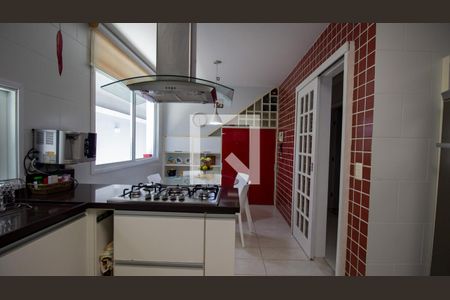 Casa de condomínio à venda com 289m², 5 quartos e 3 vagas Casa de condomínio à venda com 289m², 5 quartos e 3 vagasCozinha