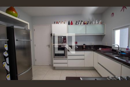 Casa de condomínio à venda com 289m², 5 quartos e 3 vagas Casa de condomínio à venda com 289m², 5 quartos e 3 vagasCozinha