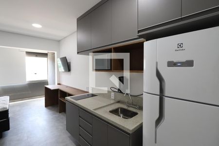 Cozinha de casa de condomínio para alugar com 1 quarto, 25m² em Chácara Seis de Outubro, São Paulo