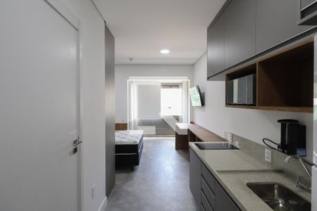 Cozinha de casa de condomínio para alugar com 1 quarto, 25m² em Chácara Seis de Outubro, São Paulo