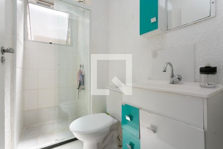 Banheiro de apartamento para alugar com 2 quartos, 45m² em Mário Quintana, Porto Alegre