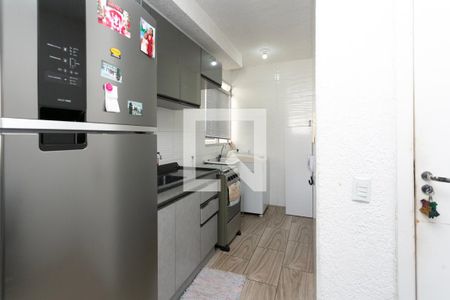 Cozinha de apartamento para alugar com 2 quartos, 45m² em Mário Quintana, Porto Alegre