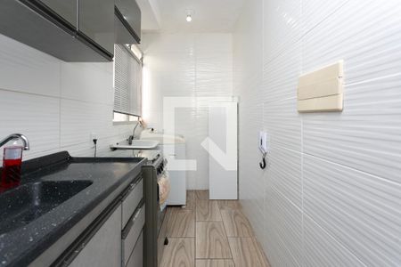 Cozinha de apartamento para alugar com 2 quartos, 45m² em Mário Quintana, Porto Alegre