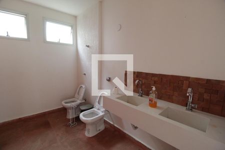 Casa para alugar com 480m², 5 quartos e 4 vagasBanheiro Social 2