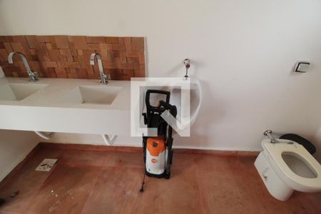 Casa para alugar com 480m², 5 quartos e 4 vagasBanheiro Social 1