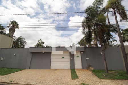 Casa para alugar com 480m², 5 quartos e 4 vagasFachada