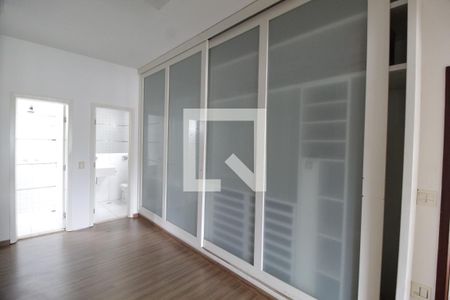 Casa para alugar com 480m², 5 quartos e 4 vagasCloset da suíte 4