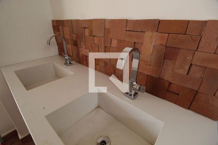 Casa para alugar com 480m², 5 quartos e 4 vagasBanheiro Social 1