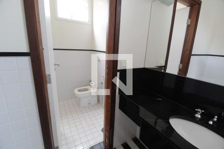 Casa para alugar com 480m², 5 quartos e 4 vagasBanheiro do Quarto 1