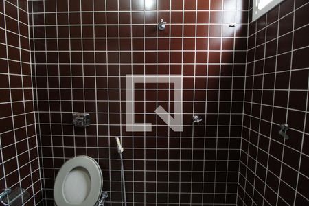 Casa para alugar com 480m², 5 quartos e 4 vagasBanheiro de serviço