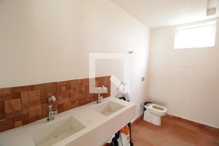 Casa para alugar com 480m², 5 quartos e 4 vagasBanheiro Social 1