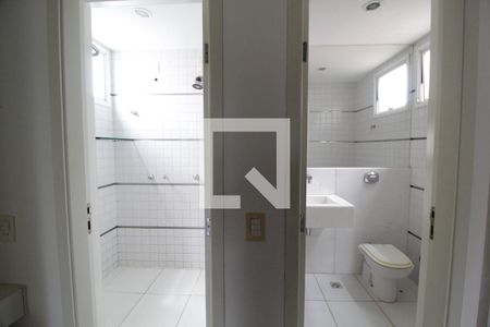 Casa para alugar com 480m², 5 quartos e 4 vagasBanheiro do Quarto 4