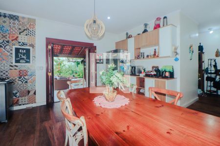 Casa à venda com 184m², 4 quartos e 5 vagas Casa à venda com 184m², 4 quartos e 5 vagasCozinha