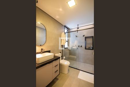 Casa à venda com 536m², 4 quartos e 6 vagasBanheiro da Suíte 2